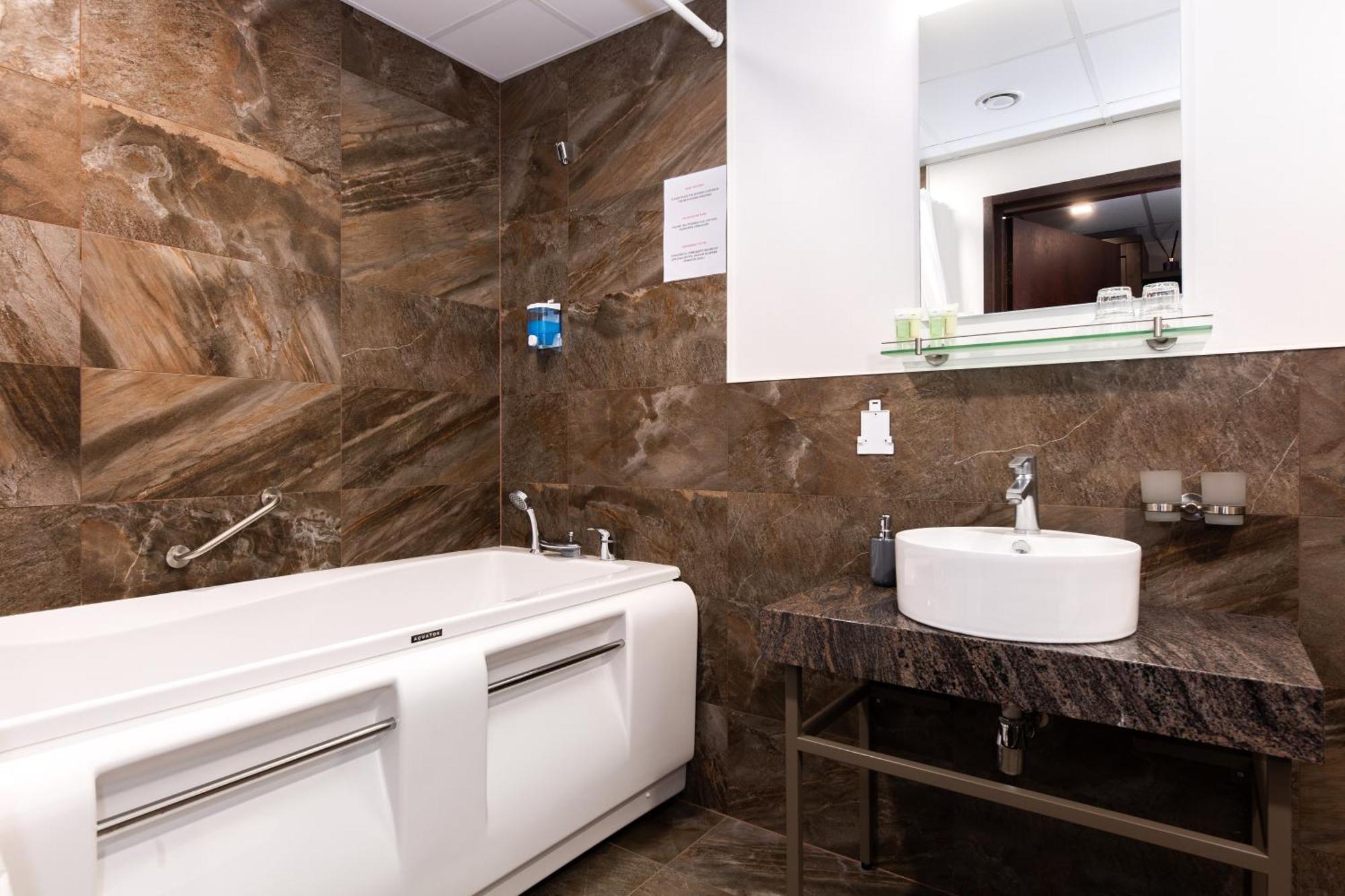 Adoryal Hotell Tallinn Eksteriør bilde